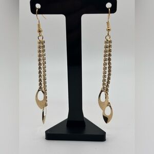 ✨5/$25✨ Elegant Gold Dangle Earrings